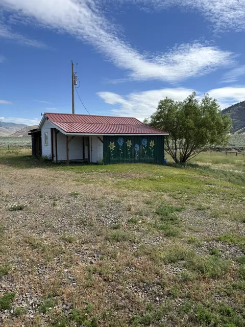 77 Sagebrush Flats Trl, Hot Springs, MT 59845
