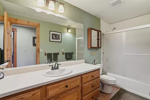 Bath - 2108 Silver Ridge Rd, Hamilton, MT 59840 photo 2 of 3