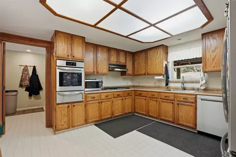 Kitchen - 2108 Silver Ridge Rd, Hamilton, MT 59840 photo 2 of 3
