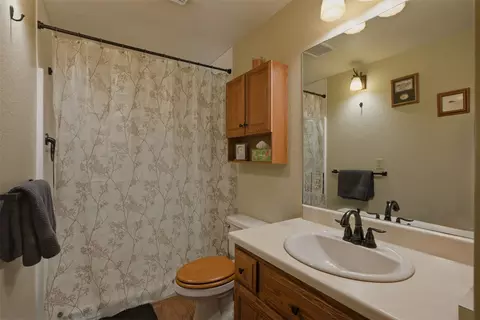 Bath - 2108 Silver Ridge Rd, Hamilton, MT 59840 photo 1 of 3