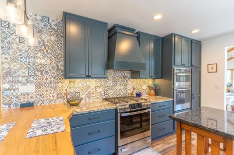 Kitchen - 77 Golf Ter, Bigfork, MT 59911 photo 2 of 6