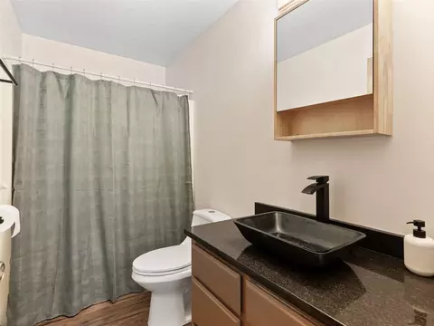 Bath - 45 Ridge Ln, Eureka, MT 59917 photo 4 of 4