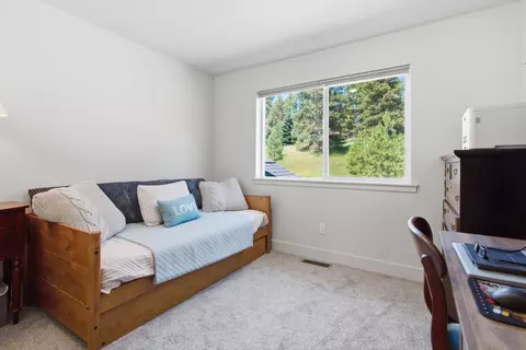 Bedroom - 521 Eagle Valley Dr, Kalispell, MT 59901 photo 5 of 7