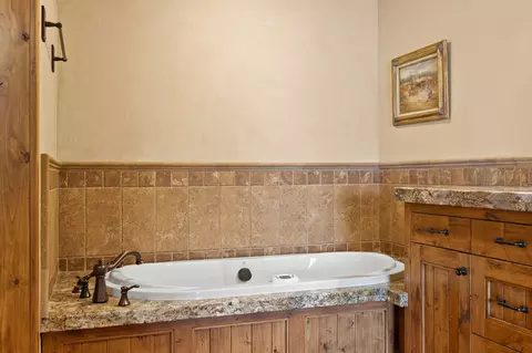 Bath - 13471 Albright Ln, Bigfork, MT 59911 photo 6 of 10