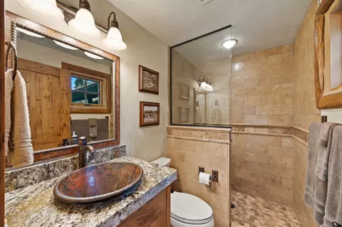 Bath - 13471 Albright Ln, Bigfork, MT 59911 photo 10 of 10