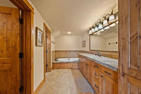 Bath - 13471 Albright Ln, Bigfork, MT 59911 photo 4 of 10