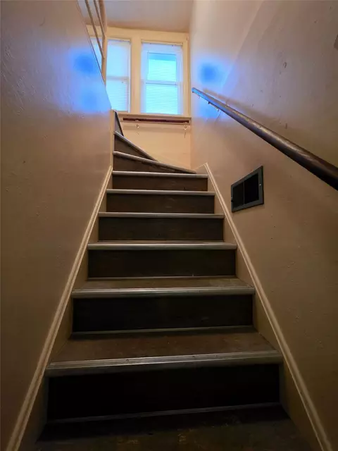 Entry Way - 105 2nd Ave NW, Dutton, MT 59433 photo 5 of 9
