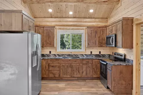 Kitchen - 84 Dead End Way, Libby, MT 59923 photo 2 of 3