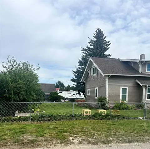 Exterior - 724 4th St, Valier, MT 59486 photo 13 of 17