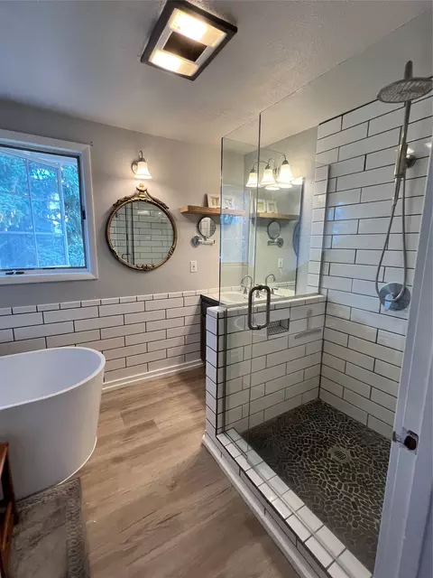 Bath - 724 4th St, Valier, MT 59486 photo 3 of 5