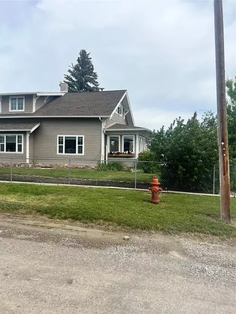 Exterior - 724 4th St, Valier, MT 59486 photo 15 of 17