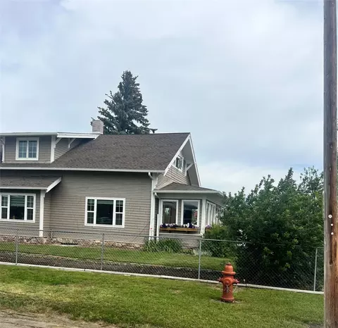 Exterior - 724 4th St, Valier, MT 59486 photo 16 of 17