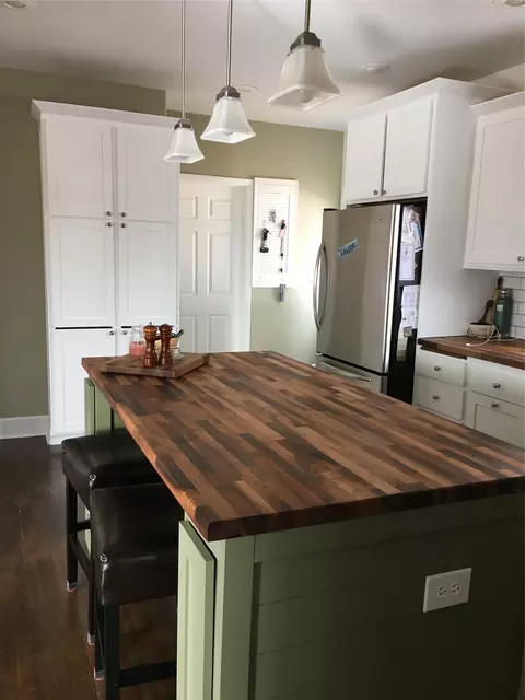 Kitchen - 724 4th St, Valier, MT 59486 photo 5 of 8