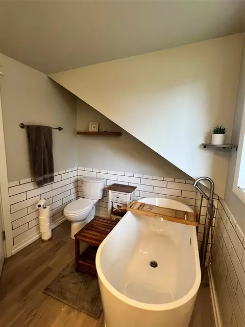 Bath - 724 4th St, Valier, MT 59486 photo 5 of 5