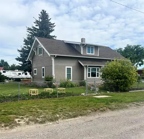 Exterior - 724 4th St, Valier, MT 59486 photo 14 of 17