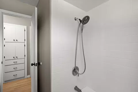 Bath - 625 Riverview Dr E, Great Falls, MT 59404 photo 2 of 3