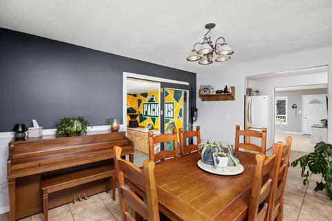 Dining - 625 Riverview Dr E, Great Falls, MT 59404 photo 2 of 2