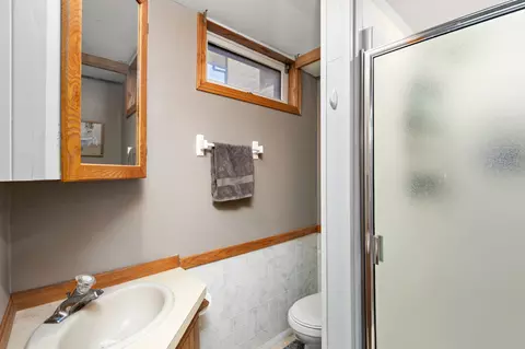 Bath - 625 Riverview Dr E, Great Falls, MT 59404 photo 3 of 3