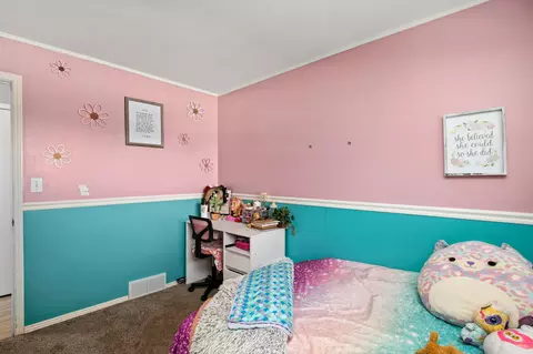 Bedroom - 625 Riverview Dr E, Great Falls, MT 59404 photo 2 of 10
