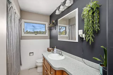 Bath - 625 Riverview Dr E, Great Falls, MT 59404 photo 1 of 3