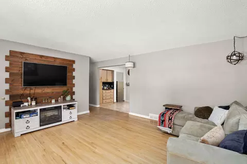 Living - 625 Riverview Dr E, Great Falls, MT 59404 photo 3 of 4