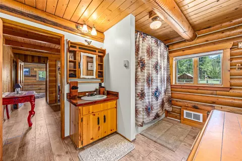 Bath - 9786 W Fork Rd, Darby, MT 59829 photo 3 of 4