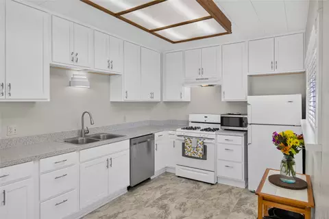 Kitchen - 322 Nevada Ave, Libby, MT 59923 photo 2 of 4