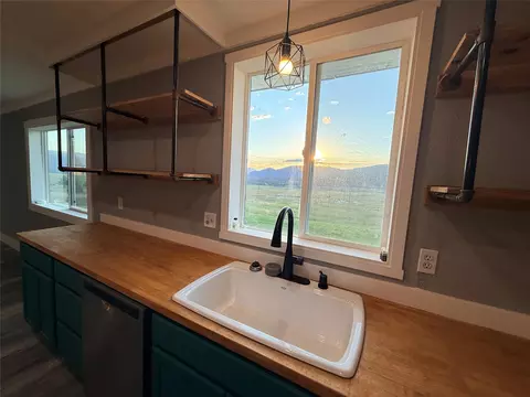 Kitchen - 8 Charles Hill Rd, Plains, MT 59859 photo 2 of 6