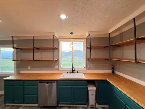 Kitchen - 8 Charles Hill Rd, Plains, MT 59859 photo 4 of 6