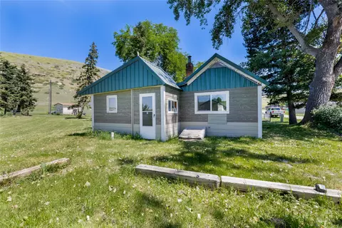 25 Luxor Ln, Sand Coulee, MT 59472