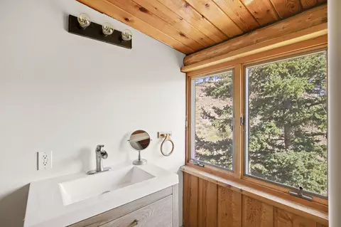 Bath - 47 Scenic Valley Ln, Cascade, MT 59421 photo 4 of 7