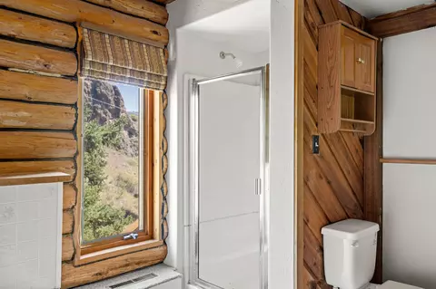Bath - 47 Scenic Valley Ln, Cascade, MT 59421 photo 3 of 7