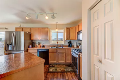Kitchen - 5334 Glacier Point Loop, Helena, MT 59602 photo 3 of 4