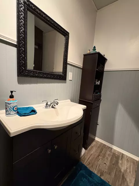 Bath - 1136 E Glendale St, Dillon, MT 59725 photo 1 of 2