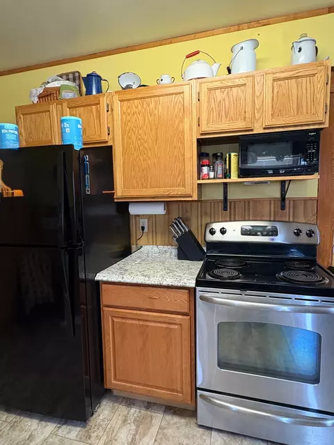 Kitchen - 1136 E Glendale St, Dillon, MT 59725 photo 4 of 4