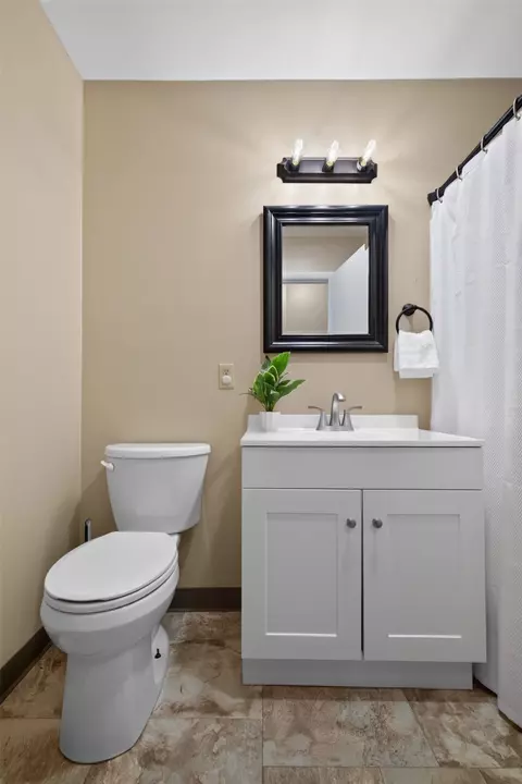 Bath - 911 Idlewilde Ct, Helena, MT 59601 photo 1 of 7