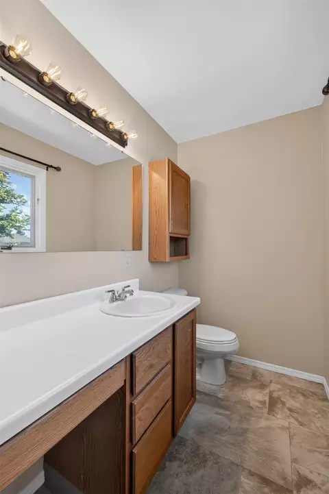 Bath - 911 Idlewilde Ct, Helena, MT 59601 photo 3 of 7