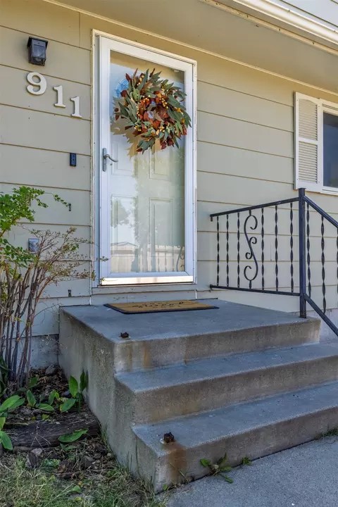 Exterior - 911 Idlewilde Ct, Helena, MT 59601 photo 3 of 13