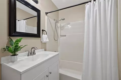Bath - 911 Idlewilde Ct, Helena, MT 59601 photo 2 of 7