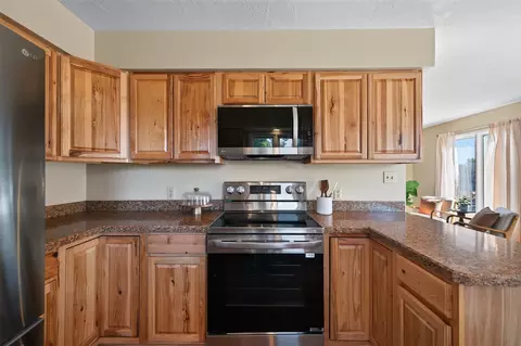 Kitchen - 911 Idlewilde Ct, Helena, MT 59601 photo 5 of 7