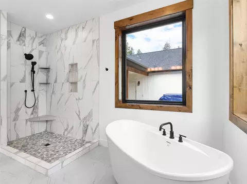 Bath - 415 Jefferson St, Kalispell, MT 59901 photo 2 of 6