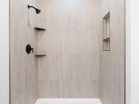 Bath - 415 Jefferson St, Kalispell, MT 59901 photo 5 of 6