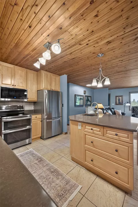 Kitchen - 46 Bootlegger Trl, Clancy, MT 59634 photo 7 of 8