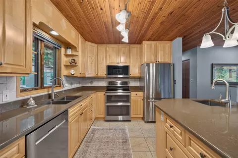 Kitchen - 46 Bootlegger Trl, Clancy, MT 59634 photo 3 of 8
