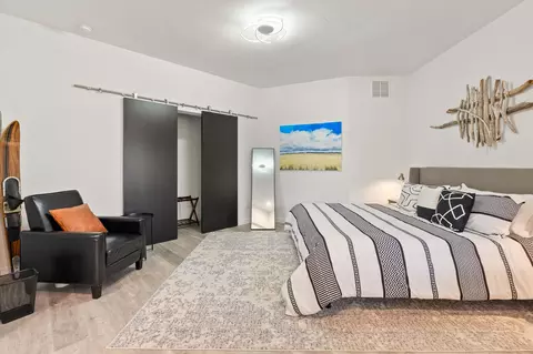 Bedroom - 109 Eagle Bend Dr, Bigfork, MT 59911 photo 4 of 7