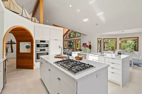 Kitchen - 109 Eagle Bend Dr, Bigfork, MT 59911 photo 6 of 8