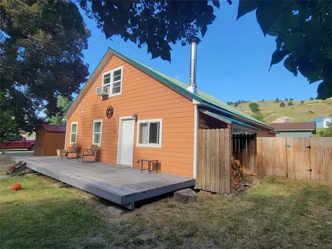 108 W Blake St, Plains, MT 59859
