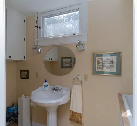 Bath - 212 3rd Ave E, Polson, MT 59860 photo 1 of 6