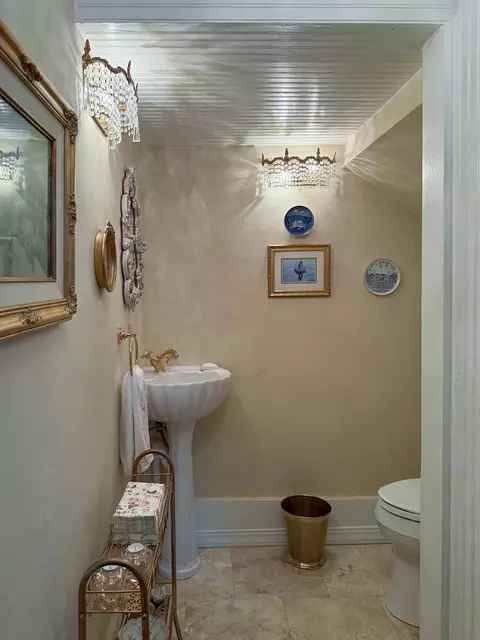 Bath - 212 3rd Ave E, Polson, MT 59860 photo 2 of 6