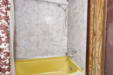 Bath - 636 Evergreen Dr, Kalispell, MT 59901 photo 4 of 4